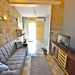 Eight Point Living Br6 -