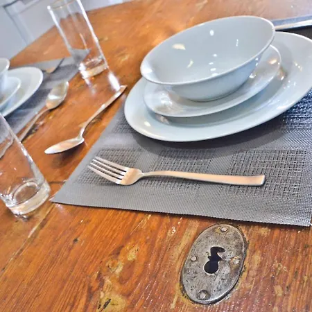 Eight Point Living Br6 - *