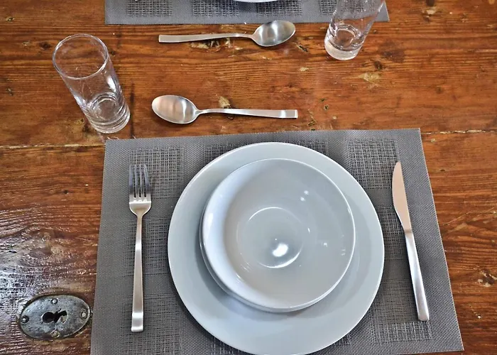 Eight Point Living Br6 - *